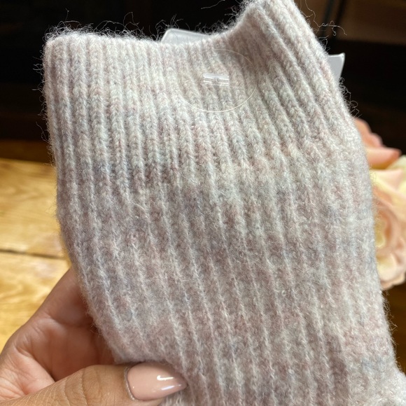 🎀I Am Brand CVS Knitting Mittens For Women🎀 - Picture 2 of 8